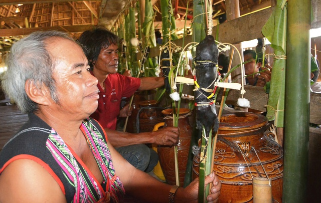 Vật thiêng của làng: Báu vật ghè thiêng- Ảnh 1. Vật thiêng của làng: Báu vật ghè thiêng- Ảnh 1.