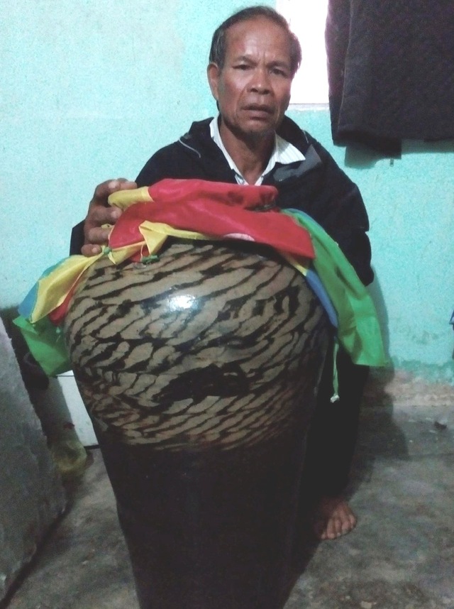 Vật thiêng của làng: Báu vật ghè thiêng- Ảnh 3. Vật thiêng của làng: Báu vật ghè thiêng- Ảnh 3.