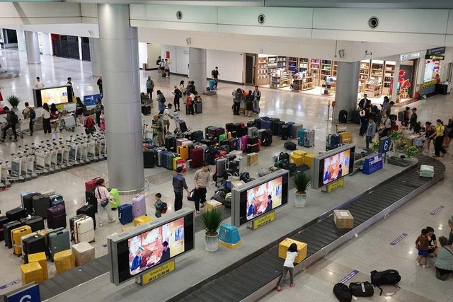 Du lịch x&aacute;o trộn v&igrave; chiến sự Trung Đ&ocirc;ng: Nhiều du kh&aacute;ch Việt kẹt giữa v&ugrave;ng chiến sự- Ảnh 2.