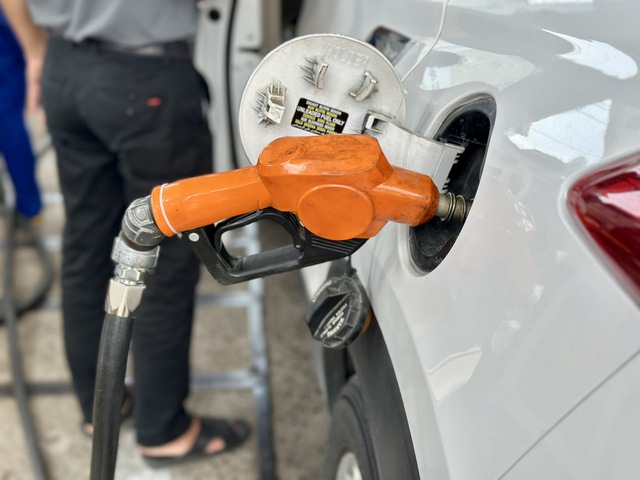 Giá xăng dầu hôm nay 3.3.2026: Xăng trong nước có thể tăng 1.500 đồng/lít? - Ảnh 1.