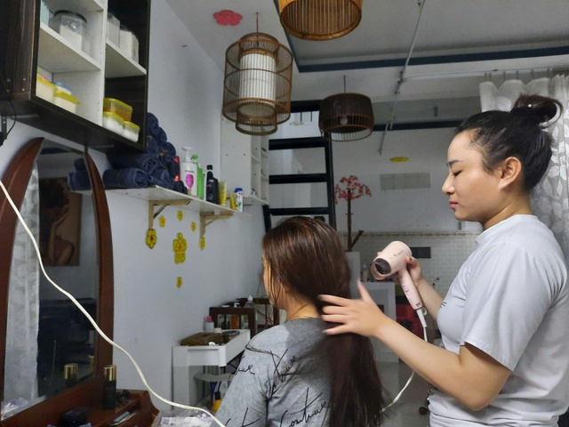 Trước tết 'ăn nên làm ra', sau tết vội vàng 'sang mặt bằng', 'cần sang tiệm'... - Ảnh 1.