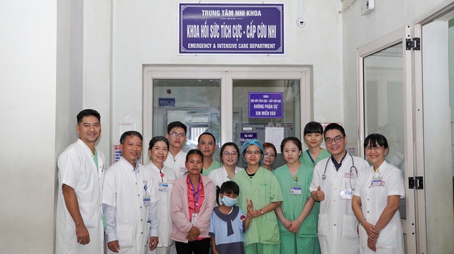 Cứu sống bé gái bị rắn độc cắn nhờ huyết thanh gửi bằng máy bay- Ảnh 1. Cứu sống bé gái bị rắn độc cắn nhờ huyết thanh gửi bằng máy bay- Ảnh 1.