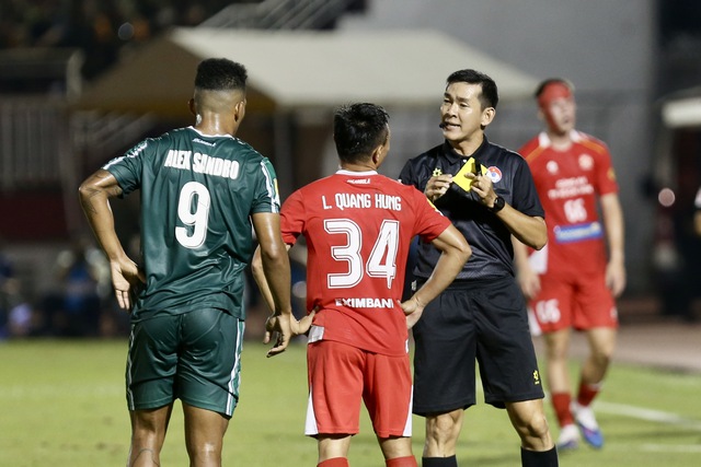 Cầu thủ Việt kiều Khoa Ngô tỏa sáng, CLB CA TP.HCM thắng đội của Công Phượng để vào bán kết- Ảnh 2. Cầu thủ Việt kiều Khoa Ngô tỏa sáng, CLB CA TP.HCM thắng đội của Công Phượng để vào bán kết- Ảnh 2.