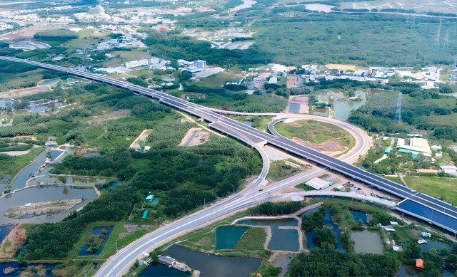 Khu t&acirc;y TP.HCM: D&ograve;ng tiền đổ về mạnh, nhưng sức mua vẫn dồn v&agrave;o trung t&acirc;m - Ảnh 1.