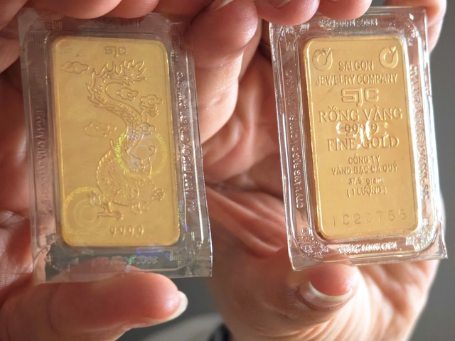 Giá vàng hôm nay 23.3.2026: SJC 'bốc hơi' thêm 2 triệu, người mua lỗ gần 25 triệu đồng/lượng- Ảnh 1. Giá vàng hôm nay 23.3.2026: SJC 'bốc hơi' thêm 2 triệu, người mua lỗ gần 25 triệu đồng/lượng- Ảnh 1.