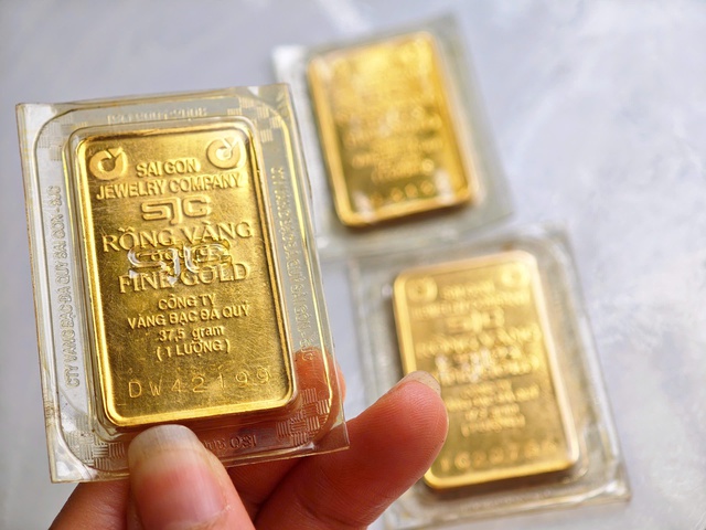 Ng&acirc;n h&agrave;ng Nh&agrave; nước n&oacute;i g&igrave; khi gi&aacute; v&agrave;ng trong nước cao hơn thế giới?- Ảnh 1.