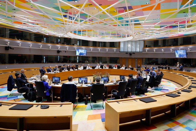 EU ra điều kiện thực thi ưu đãi thuế quan với Mỹ - Ảnh 1.