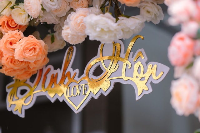 C&ocirc;ng khai của hồi m&ocirc;n trong đ&aacute;m cưới: Đ&ocirc;i trẻ nhận nhiều c&agrave;ng &aacute;p lực?  - Ảnh 2.