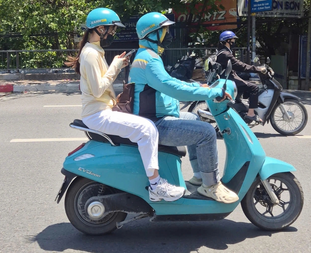 Gi&aacute; xăng tăng, vượt 30.000 đồng/l&iacute;t, người trẻ ở xa c&ocirc;ng ty&hellip; thở d&agrave;i - Ảnh 4.