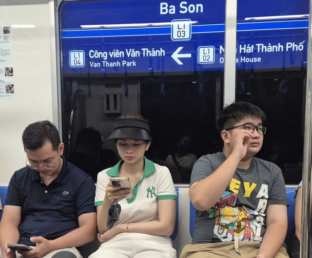 Gi&aacute; xăng tăng, vượt 30.000 đồng/l&iacute;t, người trẻ ở xa c&ocirc;ng ty&hellip; thở d&agrave;i - Ảnh 5.