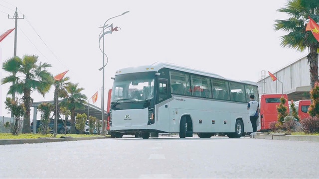Kim Long Motor xuất khẩu l&ocirc; xe bus 'made in Vietnam' đầu ti&ecirc;n sang Th&aacute;i Lan- Ảnh 7.