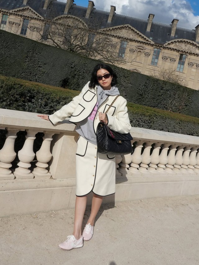 Mát nhẹ ngày nắng qua bản phối váy dài và giày thể thao- Ảnh 5. Mát nhẹ ngày nắng qua bản phối váy dài và giày thể thao- Ảnh 5.