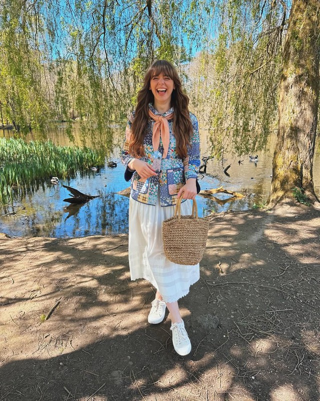 Mát nhẹ ngày nắng qua bản phối váy dài và giày thể thao- Ảnh 4. Mát nhẹ ngày nắng qua bản phối váy dài và giày thể thao- Ảnh 4.