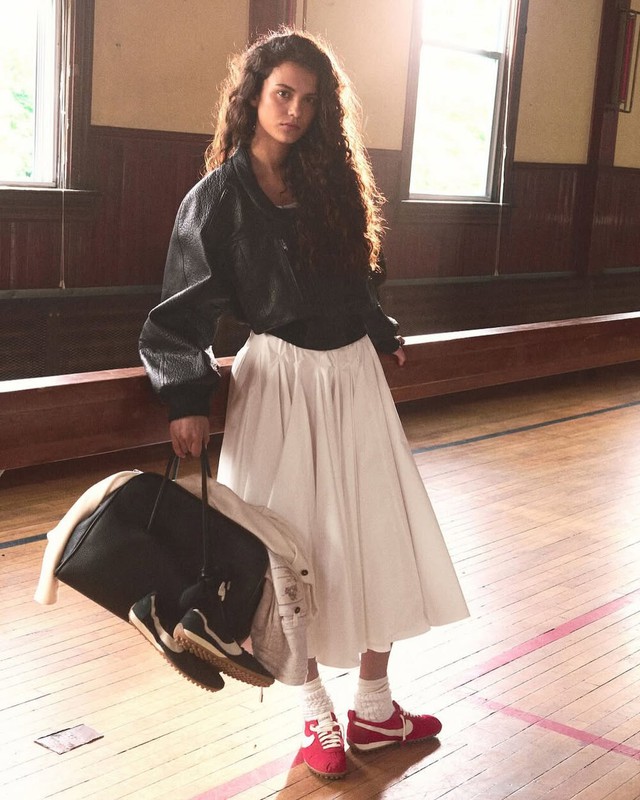 Mát nhẹ ngày nắng qua bản phối váy dài và giày thể thao- Ảnh 9. Mát nhẹ ngày nắng qua bản phối váy dài và giày thể thao- Ảnh 9.