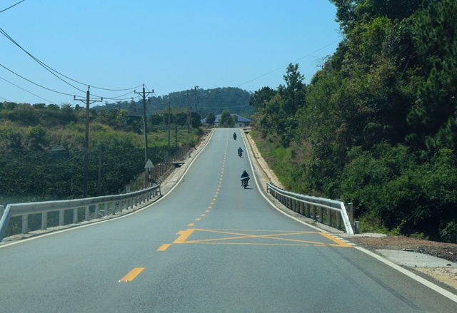 Cận cảnh quốc lộ 28B - cung đường mới đi Đ&agrave; Lạt đang về đ&iacute;ch- Ảnh 2.