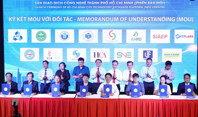TP.HCM n&acirc;ng cấp s&agrave;n giao dịch c&ocirc;ng nghệ, k&yacute; ngay 12 hợp đồng gần 20 tỉ - Ảnh 1.