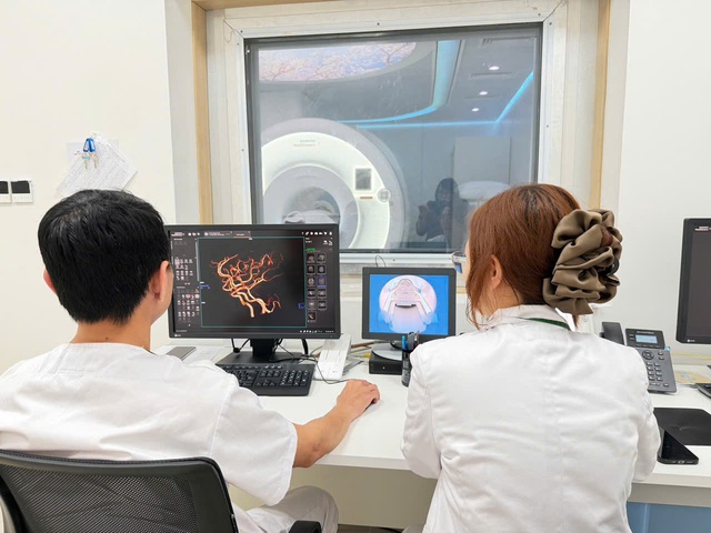 'Siêu máy' MRI 3.0 phát hiện nhiều bệnh lý phức tạp- Ảnh 1. 'Siêu máy' MRI 3.0 phát hiện nhiều bệnh lý phức tạp- Ảnh 1.