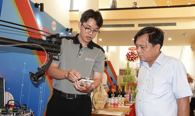 TP.HCM n&acirc;ng cấp s&agrave;n giao dịch c&ocirc;ng nghệ, k&yacute; ngay 12 hợp đồng gần 20 tỉ - Ảnh 3.