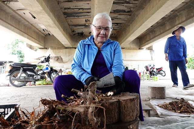 Chuyện tử tế: Miệt mài tìm thuốc nam giúp bệnh nhân nghèo- Ảnh 4. Chuyện tử tế: Miệt mài tìm thuốc nam giúp bệnh nhân nghèo- Ảnh 4.