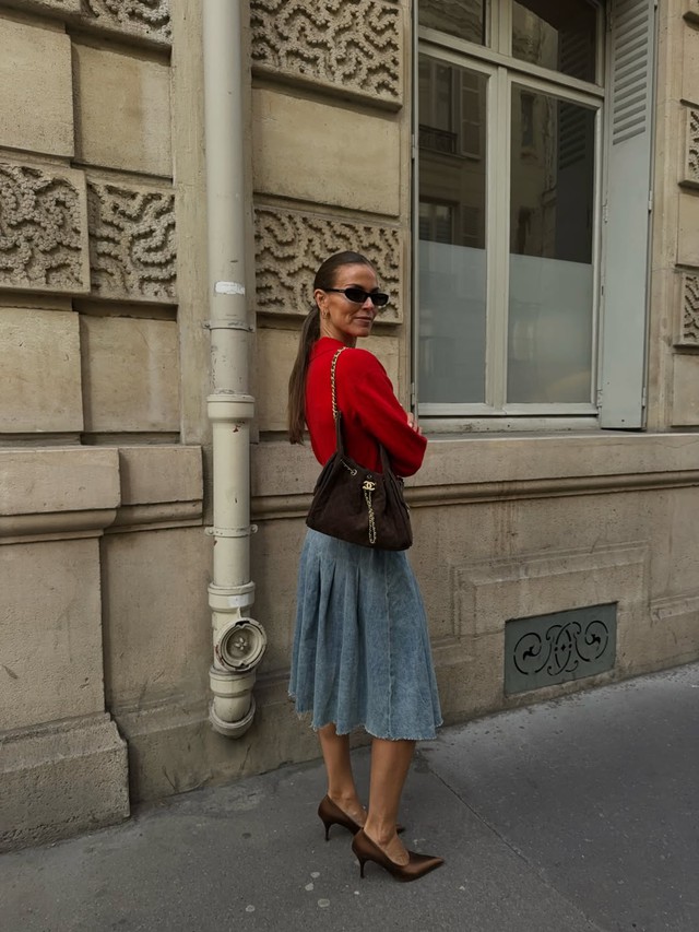 Phong cách năng động từ những chiếc váy denim công sở - Ảnh 9.