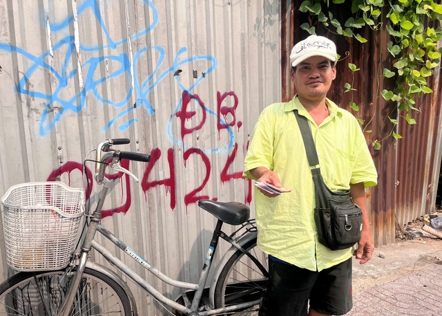 Vòng xoáy vé số 'mua đứt bán đoạn': Phận đời '3 không' giữa doanh thu 155.500 tỉ- Ảnh 2. Vòng xoáy vé số 'mua đứt bán đoạn': Phận đời '3 không' giữa doanh thu 155.500 tỉ- Ảnh 2.