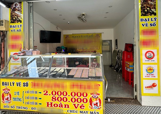 V&ograve;ng xo&aacute;y 'mua đứt b&aacute;n đoạn v&eacute; số': - Ảnh 1.