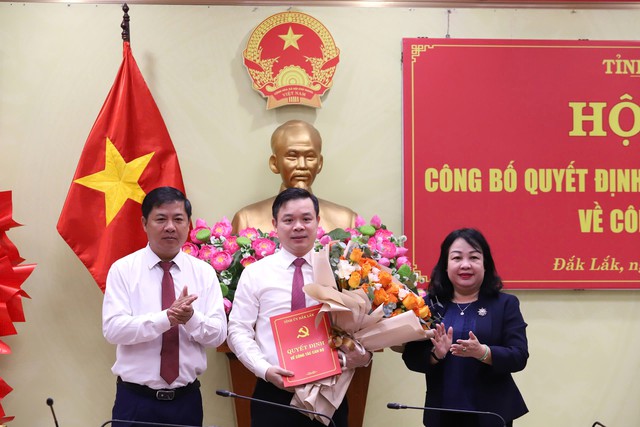 &Ocirc;ng Đỗ Hữu Huy giữ chức B&iacute; thư Đảng ủy UBND tỉnh Đắk Lắk - Ảnh 1.