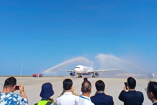 Khánh Hòa khai trương đường bay thẳng Minsk - Cam Ranh, đón khách Belarus- Ảnh 2. Khánh Hòa khai trương đường bay thẳng Minsk - Cam Ranh, đón khách Belarus- Ảnh 2.