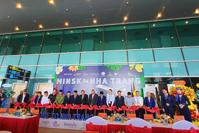 Khánh Hòa khai trương đường bay thẳng Minsk - Cam Ranh, đón khách Belarus- Ảnh 1. Khánh Hòa khai trương đường bay thẳng Minsk - Cam Ranh, đón khách Belarus- Ảnh 1.