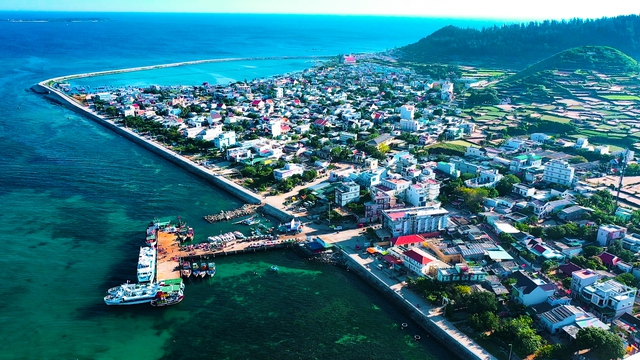 Từ lớp học đến đại dương: Giáo viên Lý Sơn học cách bảo tồn biển- Ảnh 6. Từ lớp học đến đại dương: Giáo viên Lý Sơn học cách bảo tồn biển- Ảnh 6.