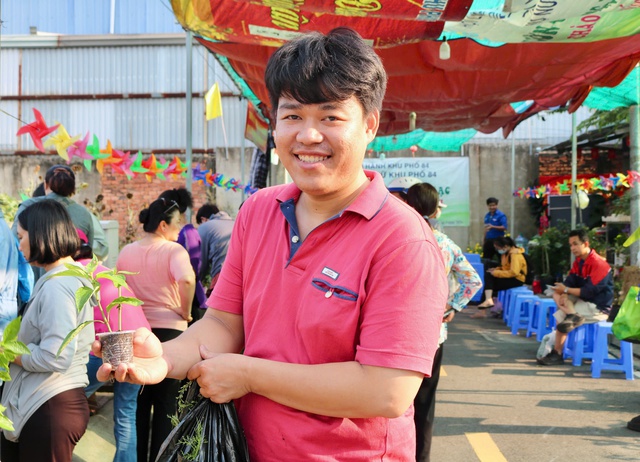 Tại nơi n&agrave;y c&oacute; tặng c&acirc;y giống miễn ph&iacute;, ai cần cứ đến lấy - Ảnh 3.