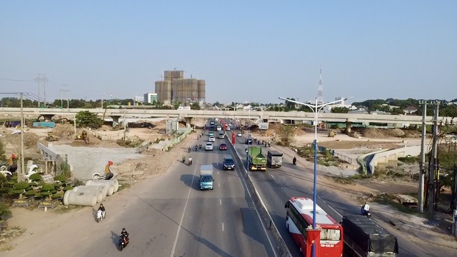 Thảm nhựa cầu cạn vượt quốc lộ 13 v&agrave; cầu B&igrave;nh Gởi đường V&agrave;nh đai 3 TP.HCM- Ảnh 2.