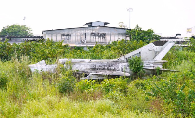 Cận cảnh m&aacute;y bay MiG-21 bị 'bỏ qu&ecirc;n' nhiều năm giữa khu d&acirc;n cư C&agrave; Mau- Ảnh 9.