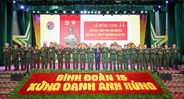 Binh đoàn 15 đón nhận danh hiệu Anh hùng Lực lượng vũ trang nhân dân- Ảnh 1. Binh đoàn 15 đón nhận danh hiệu Anh hùng Lực lượng vũ trang nhân dân- Ảnh 1.