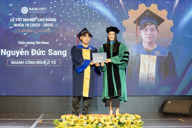 Bỏ đại học, t&acirc;n khoa cao đẳng được VinFast v&agrave; Toyota tuyển dụng trước tốt nghiệp - Ảnh 1.