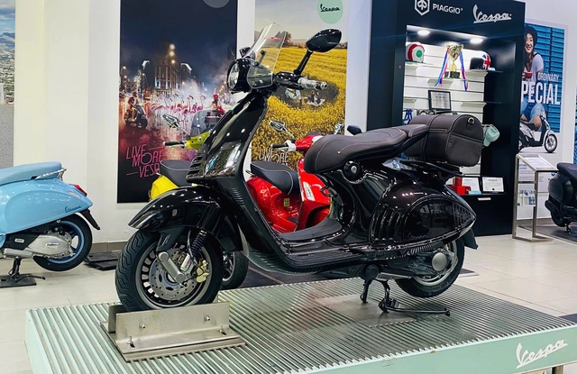 Vespa 946 Horse vừa về Việt Nam đã 'khan hàng', giá hơn nửa tỉ đồng - Ảnh 3.