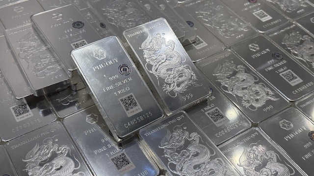 Giá vàng và giá bạc 'rơi thẳng đứng', lỗ 14,6 triệu/lượng vàng trong tuần- Ảnh 1. Giá vàng và giá bạc 'rơi thẳng đứng', lỗ 14,6 triệu/lượng vàng trong tuần- Ảnh 1.