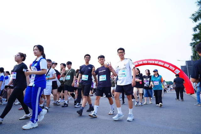 H&agrave;ng ng&agrave;n người trẻ dậy sớm tham gia chạy bộ- Ảnh 5.