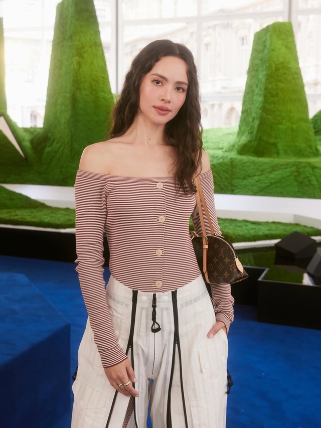 Họa tiết kẻ sọc ngang tạo điểm nhấn cuốn hút cho mọi bản phối- Ảnh 8. Họa tiết kẻ sọc ngang tạo điểm nhấn cuốn hút cho mọi bản phối- Ảnh 8.