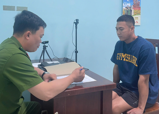 Công an TP.HCM bắt tạm giam thanh niên hành hung nữ shipper- Ảnh 1. Công an TP.HCM bắt tạm giam thanh niên hành hung nữ shipper- Ảnh 1.