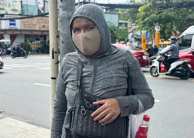 Vòng xoáy vé số 'mua đứt bán đoạn': Nghiệt ngã phận đời khiếm khuyết- Ảnh 1. Vòng xoáy vé số 'mua đứt bán đoạn': Nghiệt ngã phận đời khiếm khuyết- Ảnh 1.