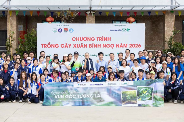BIDV MetLife tham gia trồng 650 c&acirc;y xanh tại Đại học Quốc gia H&agrave; Nội - Ảnh 5.