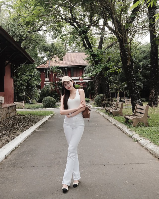 Quần trắng là 'mảnh ghép' hoàn hảo cho những cô nàng yêu tối giản- Ảnh 2. Quần trắng là 'mảnh ghép' hoàn hảo cho những cô nàng yêu tối giản- Ảnh 2.