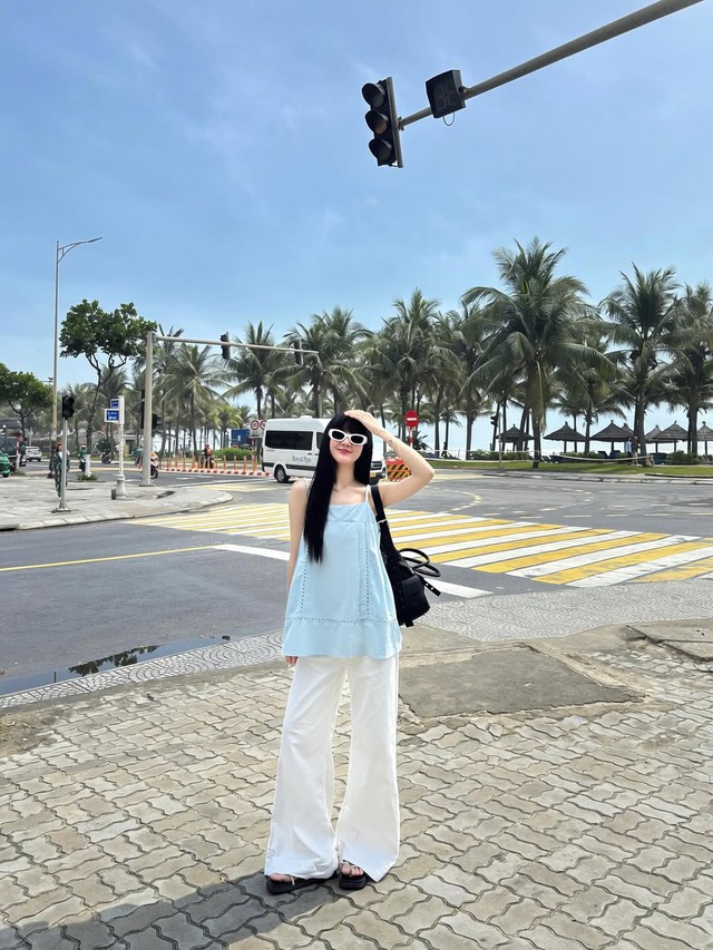 Quần trắng là 'mảnh ghép' hoàn hảo cho những cô nàng yêu tối giản- Ảnh 3. Quần trắng là 'mảnh ghép' hoàn hảo cho những cô nàng yêu tối giản- Ảnh 3.