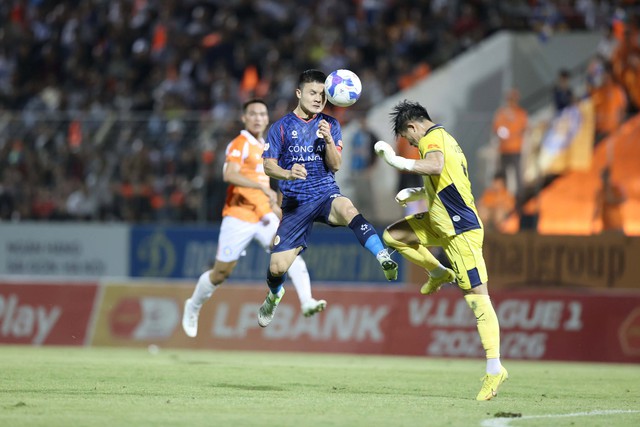 Nguyễn Filip 'xuất thần', CLB CAHN thắng h&uacute; v&iacute;a Đ&agrave; Nẵng: Ng&ocirc;i đầu vững như b&agrave;n thạch c&ograve;n HAGL ở đ&acirc;u?- Ảnh 4.