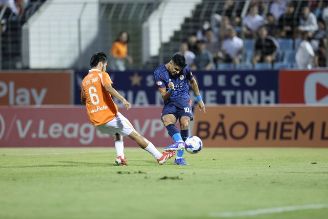 Nguyễn Filip 'xuất thần', CLB CAHN thắng h&uacute; v&iacute;a Đ&agrave; Nẵng: Ng&ocirc;i đầu vững như b&agrave;n thạch c&ograve;n HAGL ở đ&acirc;u?- Ảnh 2.
