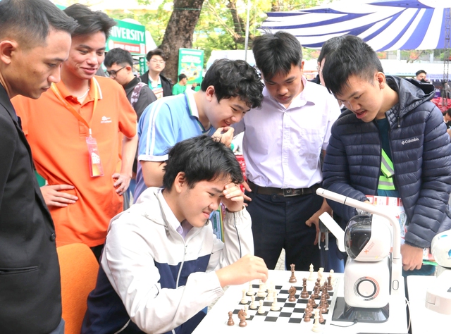 Trí tuệ nhân tạo thành điểm nhấn tại ngày hội tư vấn - Ảnh 1.