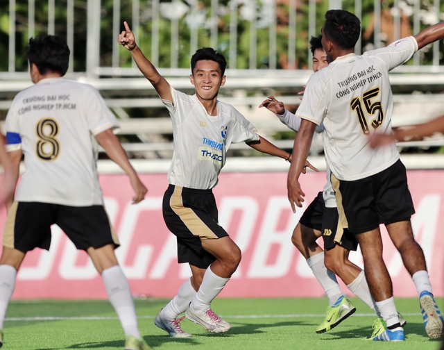 Những tr&agrave;ng ph&aacute;o tay xứng đ&aacute;ng cho Trường ĐH C&ocirc;ng nghiệp TP.HCM- Ảnh 2.