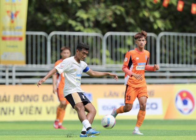 Những chàng tiền vệ tài hoa định đoạt chung kết TNSV THACO cup- Ảnh 2. Những chàng tiền vệ tài hoa định đoạt chung kết TNSV THACO cup- Ảnh 2.