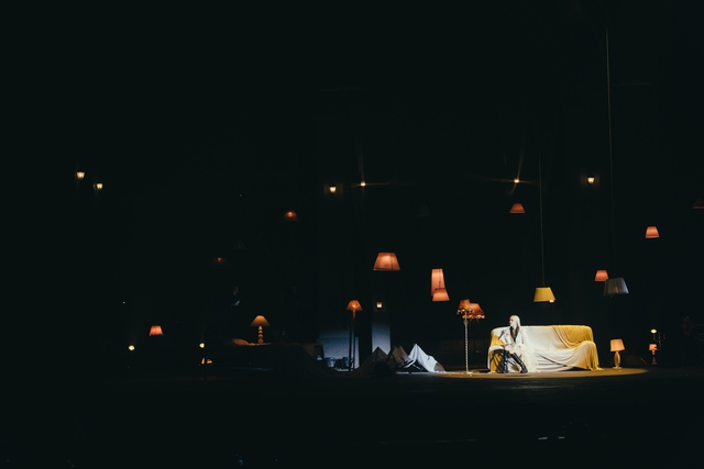 Phùng Khánh Linh từng ăn bánh tráng sống qua ngày, bán hàng online để làm nhạc- Ảnh 7. Phùng Khánh Linh từng ăn bánh tráng sống qua ngày, bán hàng online để làm nhạc- Ảnh 7.